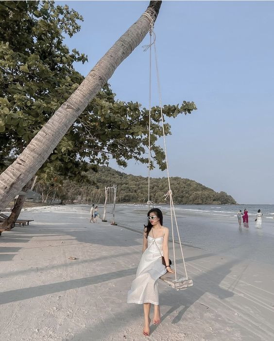 Hình gái xinh thả dáng trên biển