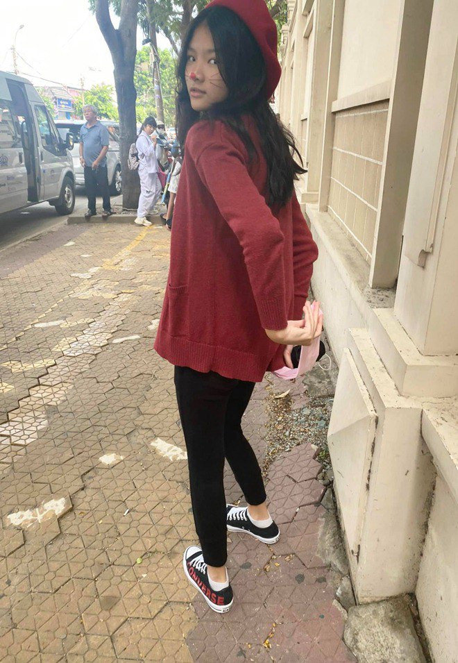 Ảnh gái đẹp chụp dáng sau lưng