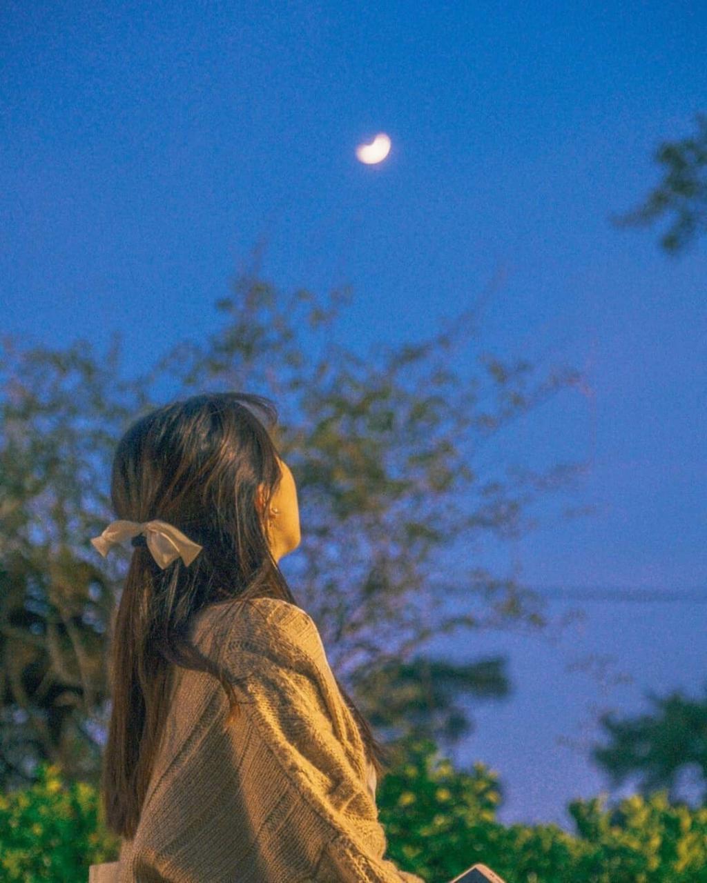 Gái đẹp che mặt làm ảnh avatar đẹp cho con gái
