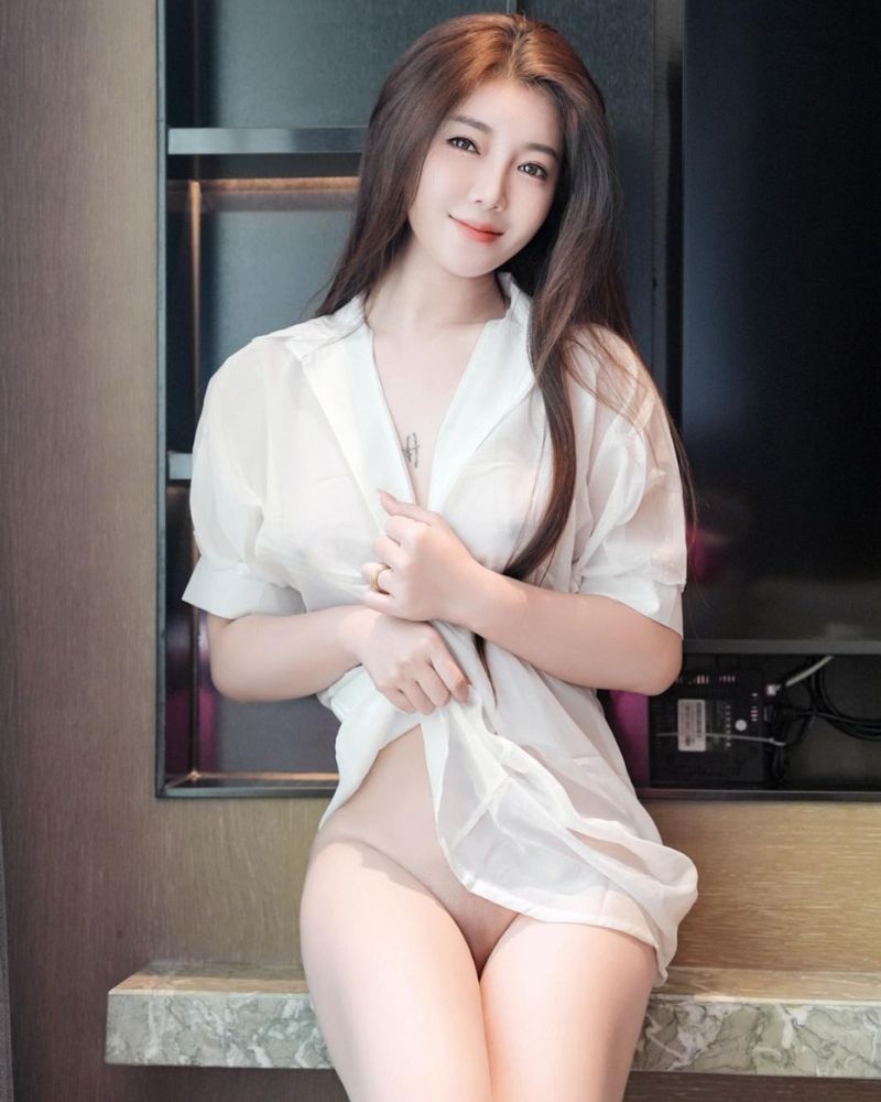 Gái xinh mặc bikini hở hang